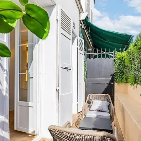 Townhouse Sacree Coeur Place Du Tertre Montmartre Paris Exterior photo